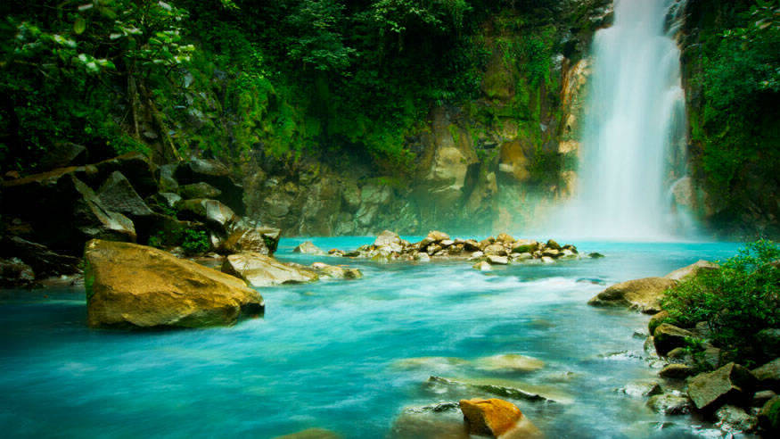 best waterfall to visit in Costa Rica Rio Celeste